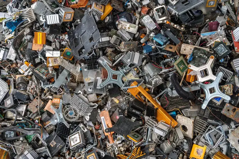 A large pile of discarded electronic waste, including computer parts, circuit boards, and heat sinks, representing India’s growing e-waste challenge and economic potential through recycling.
